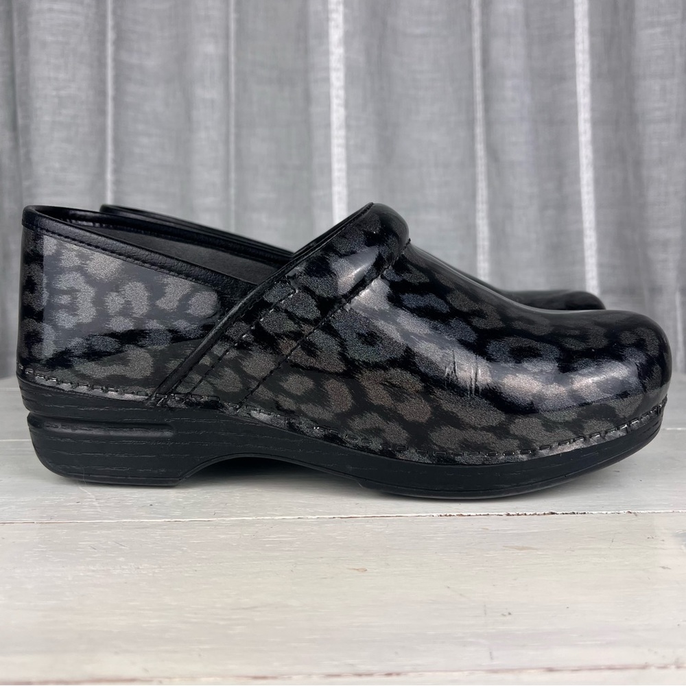 497tst Dansko multi color animal print patent leather women's clogs size…